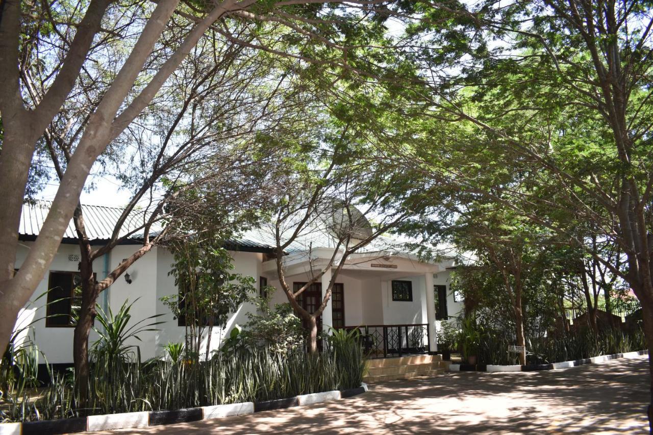 Rainbow Executive Lodge Boma la Ngombe Exterior foto