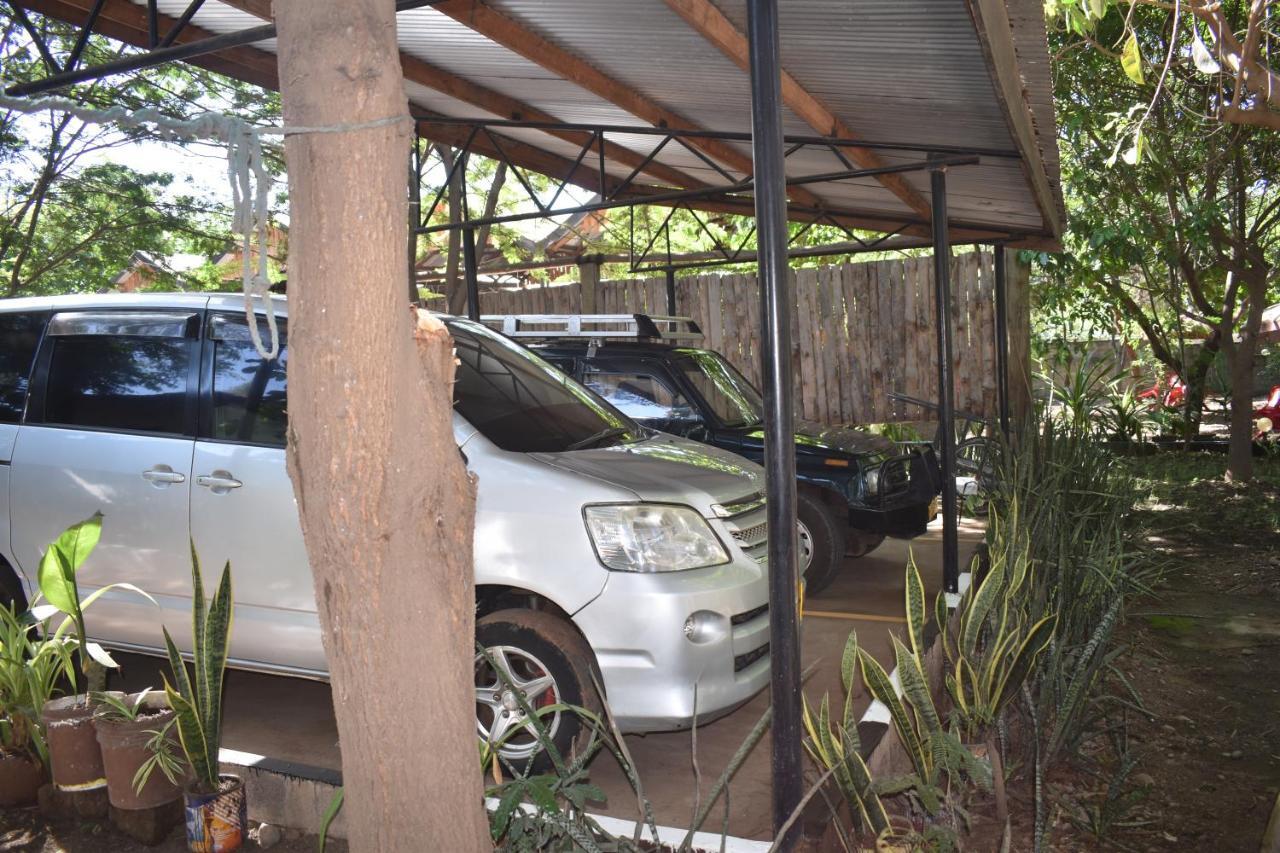 Rainbow Executive Lodge Boma la Ngombe Exterior foto