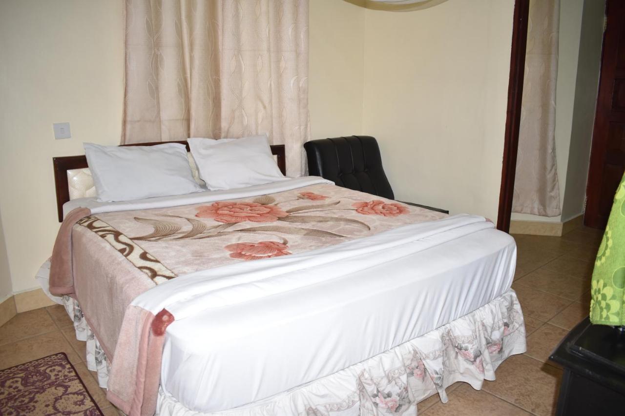 Rainbow Executive Lodge Boma la Ngombe Exterior foto