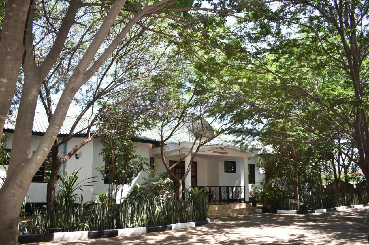 Rainbow Executive Lodge Boma la Ngombe Exterior foto