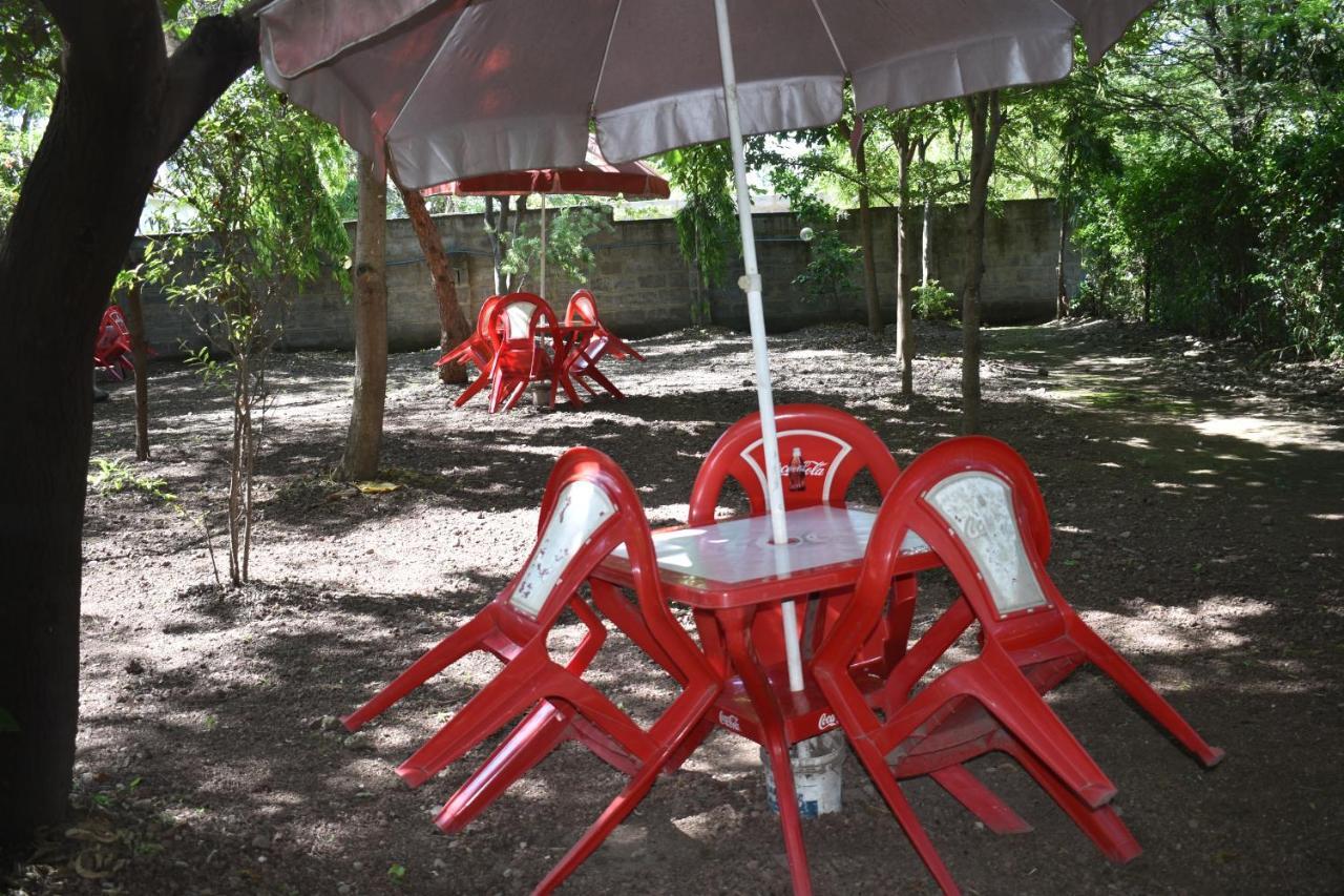 Rainbow Executive Lodge Boma la Ngombe Exterior foto
